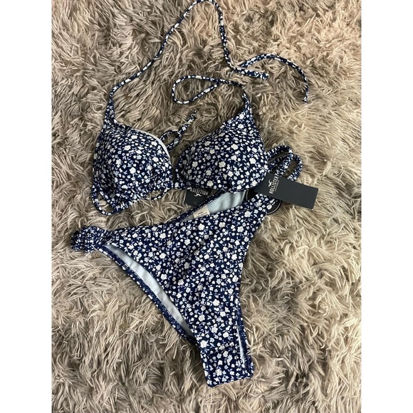 NWT Hollister Bikini Set Womens Size Medium Navy Blue Floral Cheeky Triangle - Picture 1 of 4
